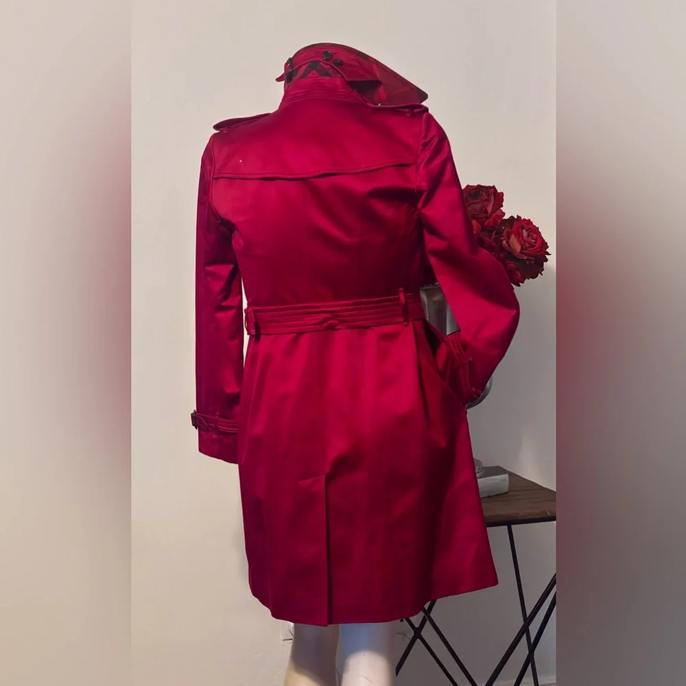 If sultry seductress is your vibe…this sexy, scarlet Burberry trench & u r MFEO - Picture 3 of 11